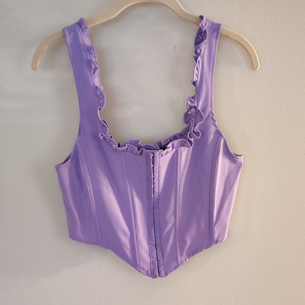 Forever 21 NWT purple corset w/ lettuce edge straps & hook closure. Size medium